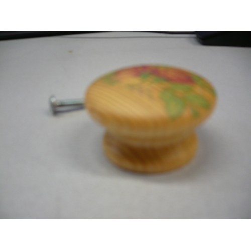 bouton bois décoré épicéa verni diamètre 35mm insert métal livré avec vis pour meuble tiroir 3297867526379