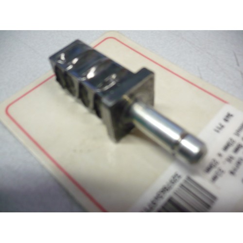 fixation douille pour tube carré 20 x 20 mm à clips tige 8mm hauteur 31mm embout nylon 3297863497116